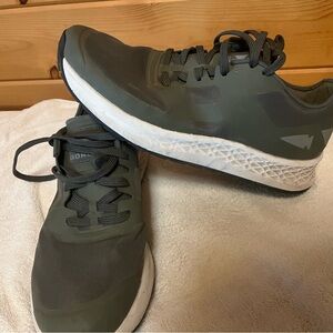Men’s size 11.5 practical new Goruck running shoes.